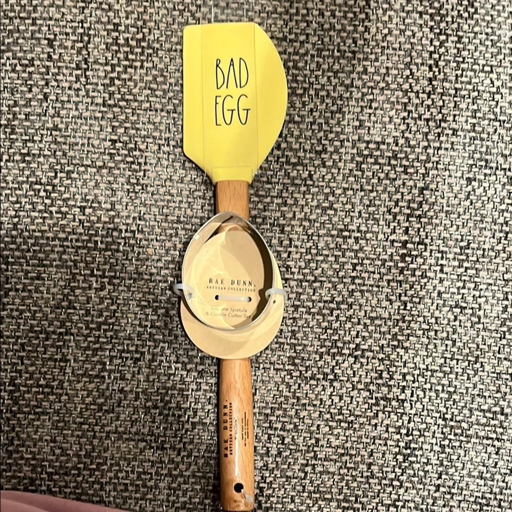 Rae Dunn easter cookie cutter and Spatula set